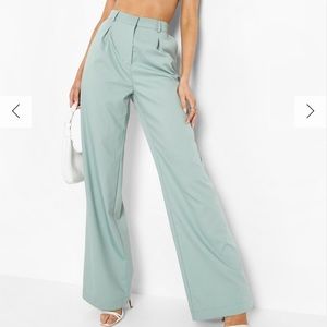 Brand new with tags Boohoo Slouchy Wide Leg Trouser